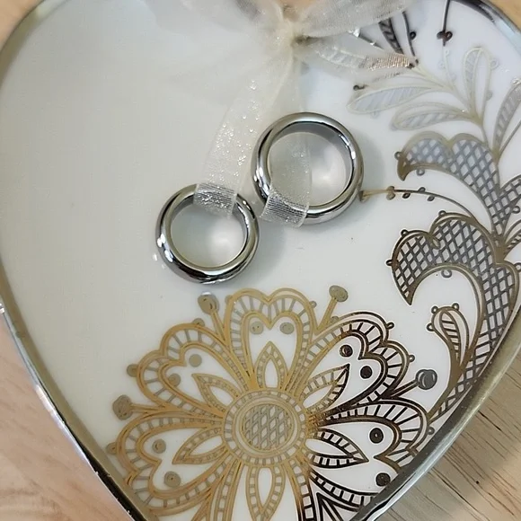 Beautiful Hallmark "With This Ring" Keepsake Christmas Ornament - Picture 2 of 6